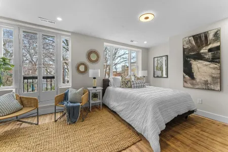 Walk to Museums & Breweries in Downtown Richmond Отели рядом с достопримечательностью «Университет Ричмонд»