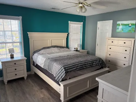 2-bedroom condo in lovely Little River with AC, WiFi, 5 minute car ride to ocean Отели в г. Литл Ривер