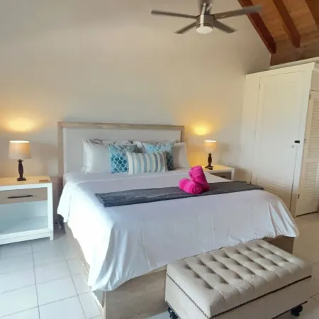 Oceanfront 2-level condo at Sapphire Beach Resort and Marina with washer/dryer. Отели в г. Тату