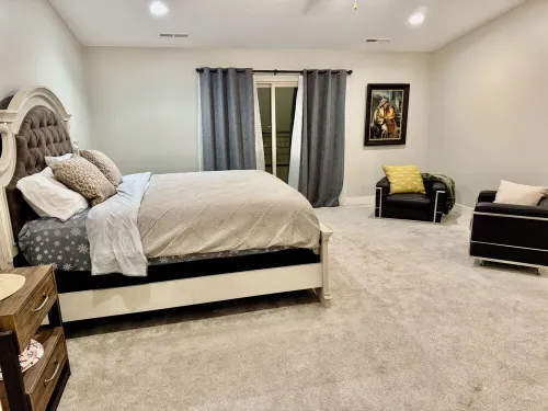 Modern 3-Bedroom Home with Stunning Mountain Views – Walk to Trails and River