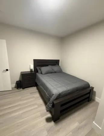 2 Bed 1 Bath pet friendly duplex in amazing location 2 min walk to school/park