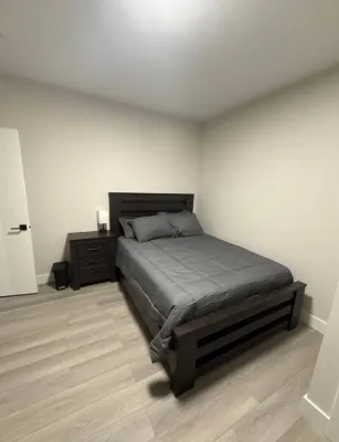 2 Bed 1 Bath pet friendly duplex in amazing location 2 min walk to school/park