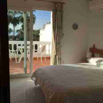 A 3 bedroom house in Oasis de Capistrano with sea view. Rooms
