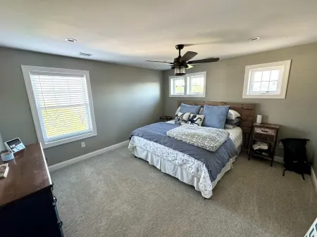 Bayfront Gem: 7BR Beach House Pool & Private 51ft Boat Dock