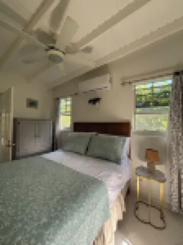 Palm Cottage - Sunset Crest, close to the beach and swimming pool