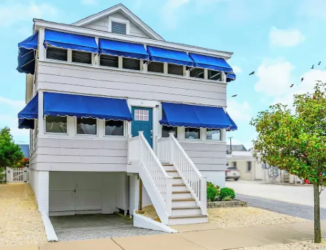 Normandy Beach Getaway! Spacious 2-Family Home. Perfect for Families & Friends