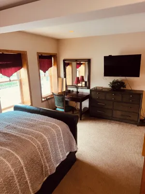 Charming 2BR Retreat in Saint Paul’s Premier Neighborhood – Walkable & Serene