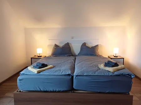 Möhne vacation apartment / view / 4 people / close to the lake Отели в г. Мёнезее