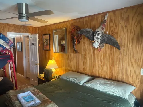 Spacious 5-bedroom lodge in brilliant Delacroix with AC, WiFi