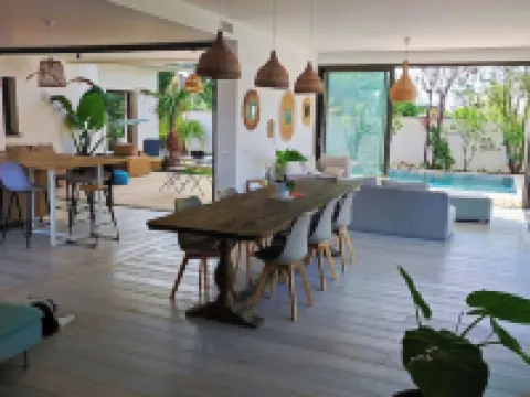 CASA LUMA between the sea and Montpellier Hotels in Lattes