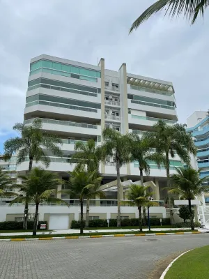 Spacious apartment right on the grass in Riviera de São Lourenço