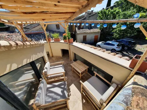 L'exquishette Un nid sur les Toîts de Lourmarin Hotels in Lourmarin