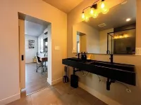 Private modern retreat close to Zion/Bryce Hotels in Kane County