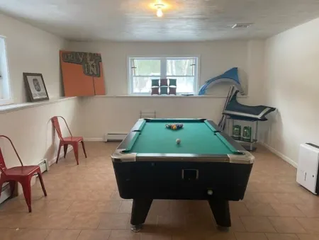 Peaceful Lake House Sauna,Hot tub,& Pool getaway in the Catskills Отели в г. Fallsburg