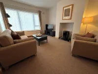 Badger's Rest | Cosy & Charming | Garden | Walk to Donegal Town Hotels in Donegal