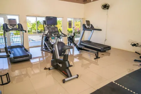 This space is centrally located 5 mins from the beach