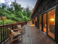 Mountain View Retreat w/ Hot Tub, Theater, and Gym Hotels in Warwick
