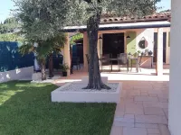 House with swimming pool in a village between Cannes and Grasse on the mimosa road Hotels in Pégomas