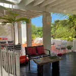 At the beach, Dreamin villa, staffed daily, relax recharge and enjoy. Welcome ! Hotels in Duncans