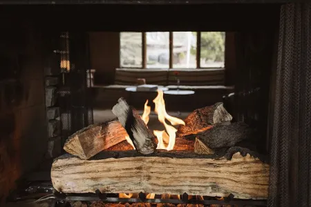 Modern Riverfront Home Отели рядом с достопримечательностью «Парк Ситизен»