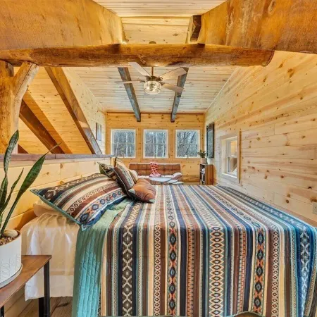 Real Log Cabin w/ Trout Pond close to Mcaffee Knob, Dragons tooth, Tinker Cliffs Отели в г. Ботетот