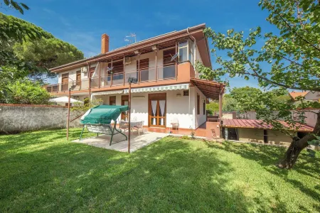 Elegant Villa with Garden between Catania and Etna Отели в г. Tremestieri Etneo