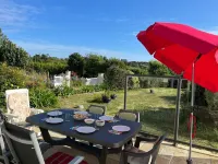 Maison Entourée dun Jardin Fleuri Près de la Plage du Goulien,petite vue mer