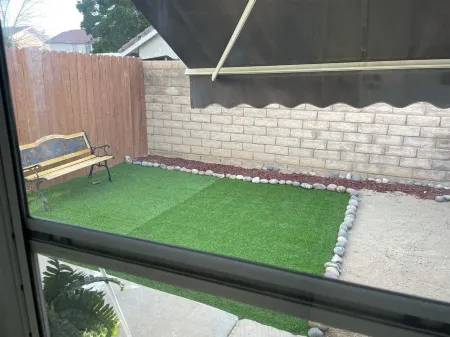 Lovely tiny private house in great safe neighborhood! with private yard for pets