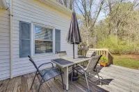'The Farmhouse' in Fort Lawn w/ Fire Pit & Deck! - Wifi