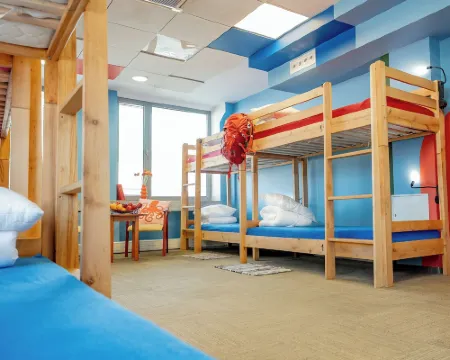 ホステル サファルニア 10 ベッド & ブレックファスト グダニスクのホテル