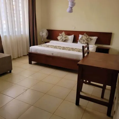 Patrinah Hotel Отели в г. Мбале