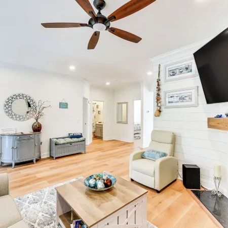 3 Mi to Beaches! Charming Bluffton Escape w/ Yard