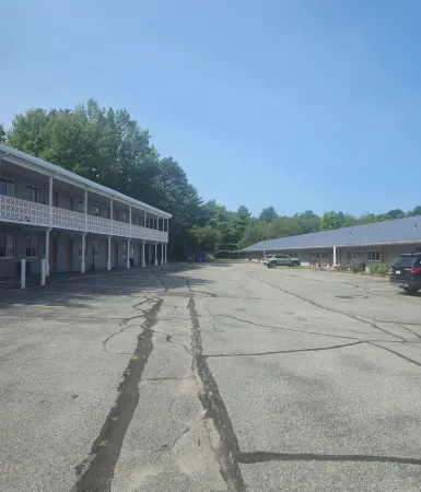 Nashoba Valley Inn & Suites Отели рядом с достопримечательностью «The Mill Works»