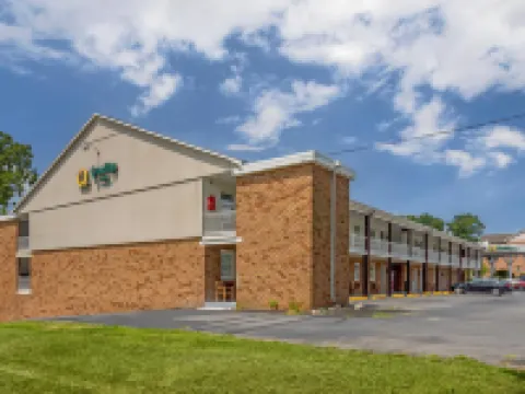 Quality Inn Hotels in Lancaster County