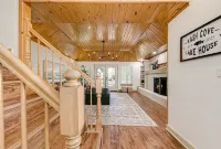 DIRECT LAKE ACCESS in a boutique-style lakehouse on Lake Whitney!