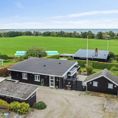 "Yngvy" - 500m from the sea