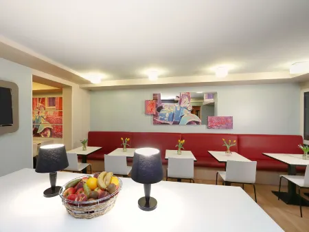 B&B HOTEL Berlin Genshagen-Süd Отели в г. Махло