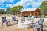 Rustic Cabin with Firepit and Grill - 10 Mins to Main St