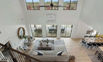 The Point Serene Hill Country Views with Pool & Hot Tub