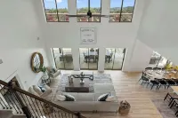 조용한 언덕 국가 전망과 수영장 및 뜨거운 욕조가 있는 The Point