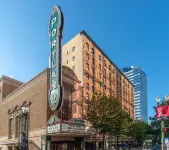 Heathman Hotel Hoteles cerca de KOIN Building