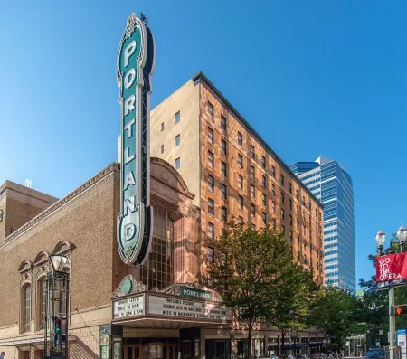 Heathman Hotel Отели рядом с достопримечательностью «The Old Church»