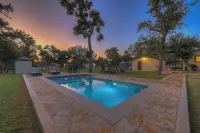 Upscale Home with Pool and FirePit - Close to Mercer St! - Pools
