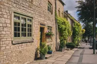 Coniston House - Eco Hot Tub Hotels in Longborough