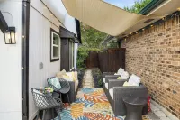 Luxury Home w Pool, Chef's Kitchen, Poker Room & Massage Chairs