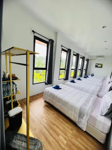 ห้องพักรวม 8 เตียงพร้อมห้องน้ำรวม