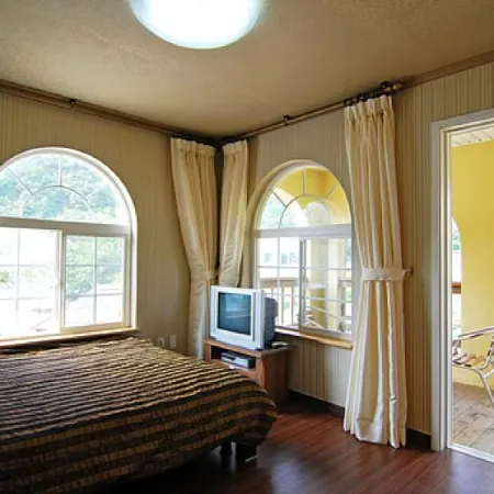 Wonju Oak Alley Pension Отели рядом с достопримечательностью «Поле для гольфа Oak Valley Resort»