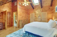 Peaceful Raphine Cottage w/ Deck & Fireplace! - Parking
