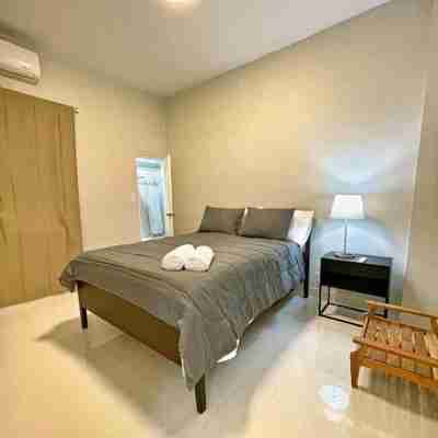 Stunning 2-Bedroom Apartment Rooms
