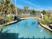 Luxury Tranquil Waterfront Haven w/Pool & Spa - Uima-altaat
